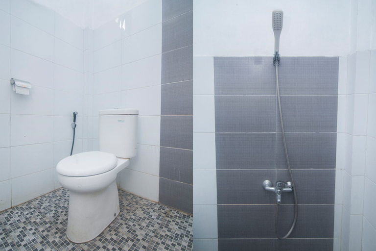 Bathroom, Hotel O Ndalem Padma Asri Guest House, Sleman