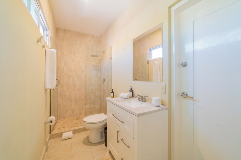 Bathroom 4, Puerta Cortés Colinas by Lumina, La Paz