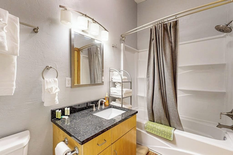 Interior 3, Multi-level Slopeside Townhome w/ Wood Fireplace, Anchorage