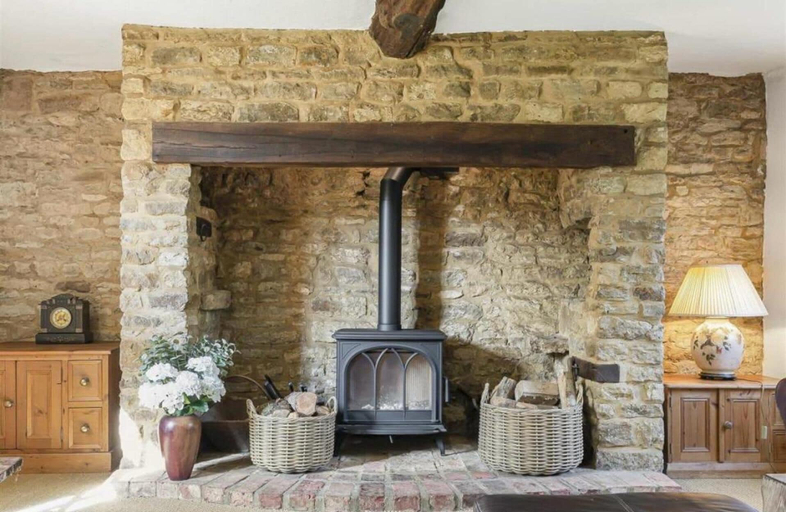Interior 2, 17th Century Farmhouse - Near Silverstone Circuit, Northamptonshire