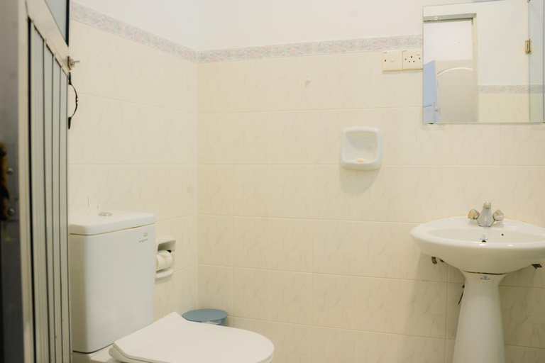 Bathroom 4, Oasis Wadduwa, Panadura