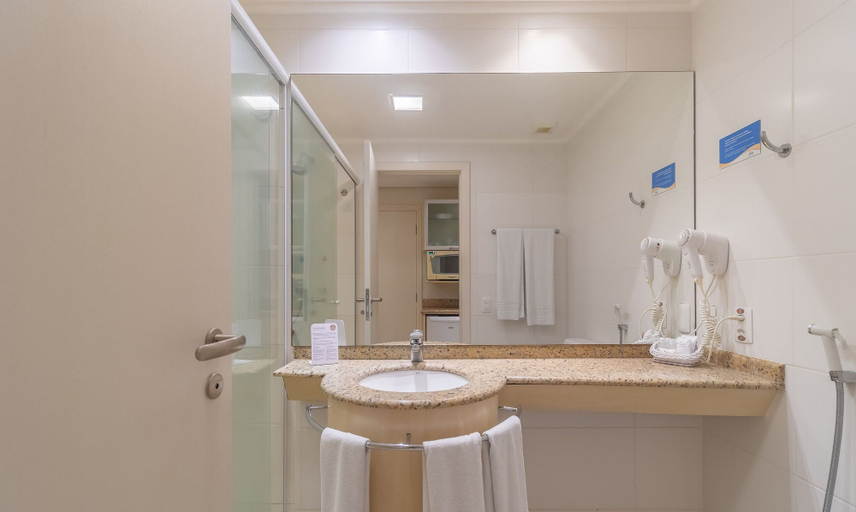 Bathroom 2, Studio in Seaside Resort Jurere Beach Jbv165, Florianopolis