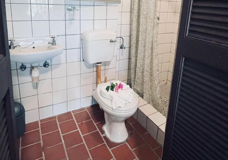 Bathroom 3, Ngandu Hotel - Rundu, Rundu Urban