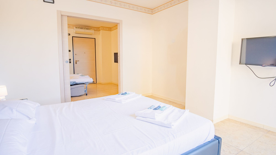 Bedroom 3, 14 Relais du Lac Charme - Italian Homing, Brescia