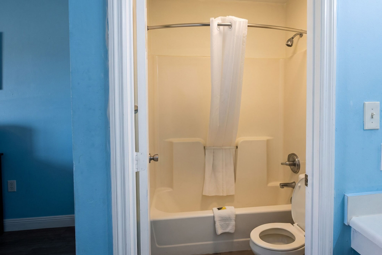 Bathroom 4, Mountain View Inn Irvine Near Richmond KY, Estill