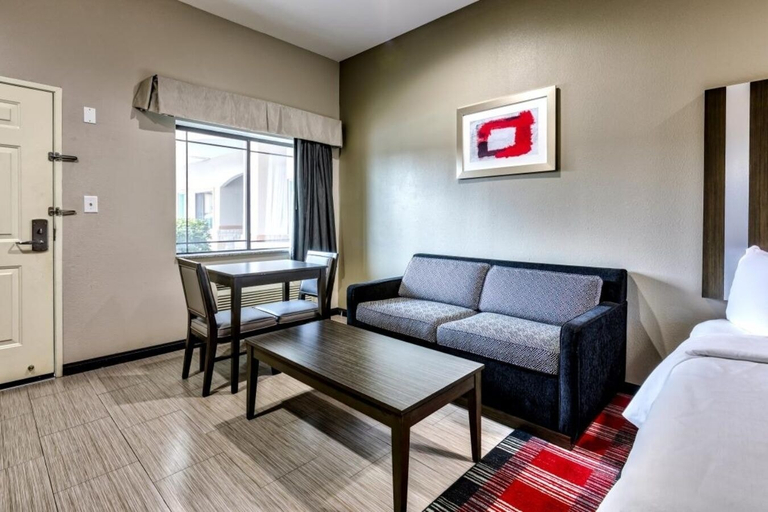 Living area 4, Humble Inn & Suites, Houston