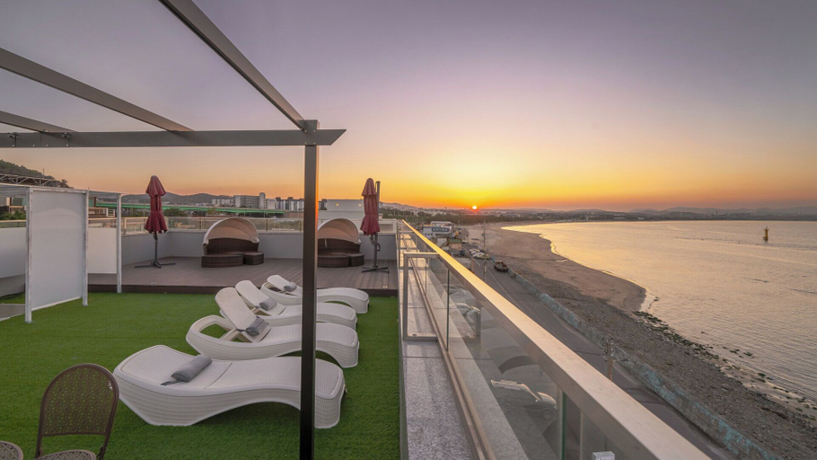 Exterior 4, Pohang Luna Ocean View Pool Villa, Pohang