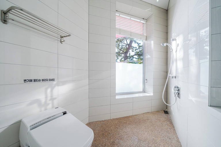 Bathroom 4, Boryeong Lavar Pool Villa, Boryeong