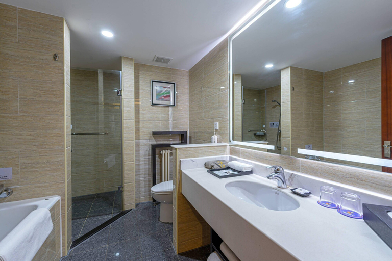 Bathroom 3, Comfort Suites, Beijing