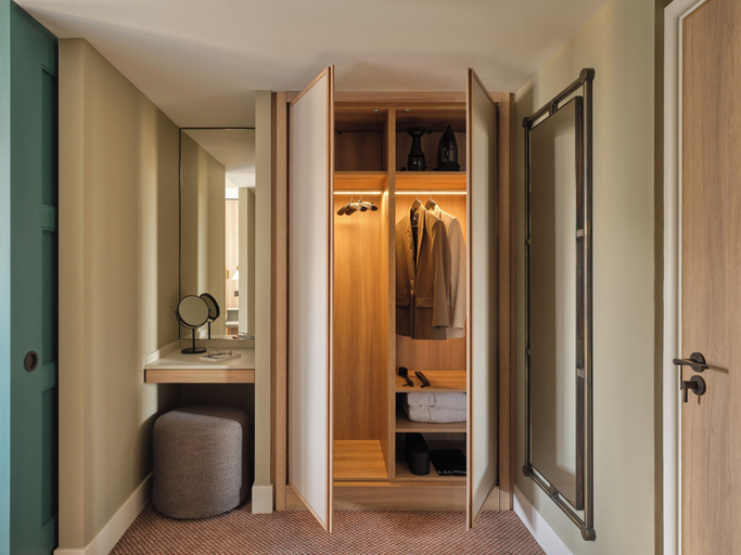 Bathroom 4, The Imperial, London