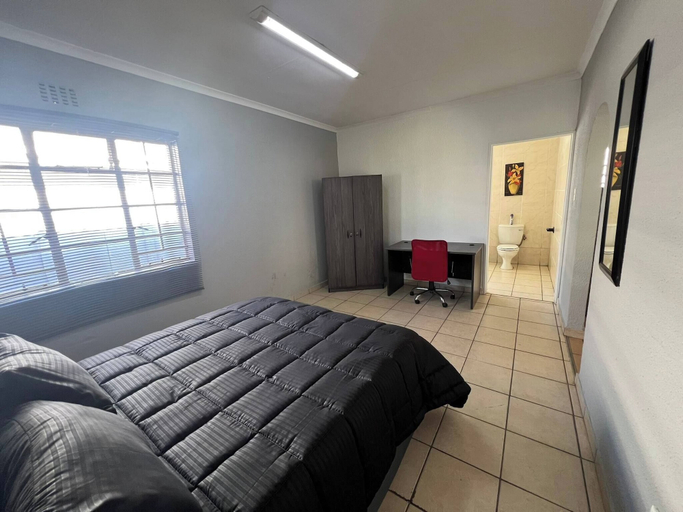 Room 2, Stylish 1-bed Cottage,garden, Pool &secure Parking, Ekurhuleni