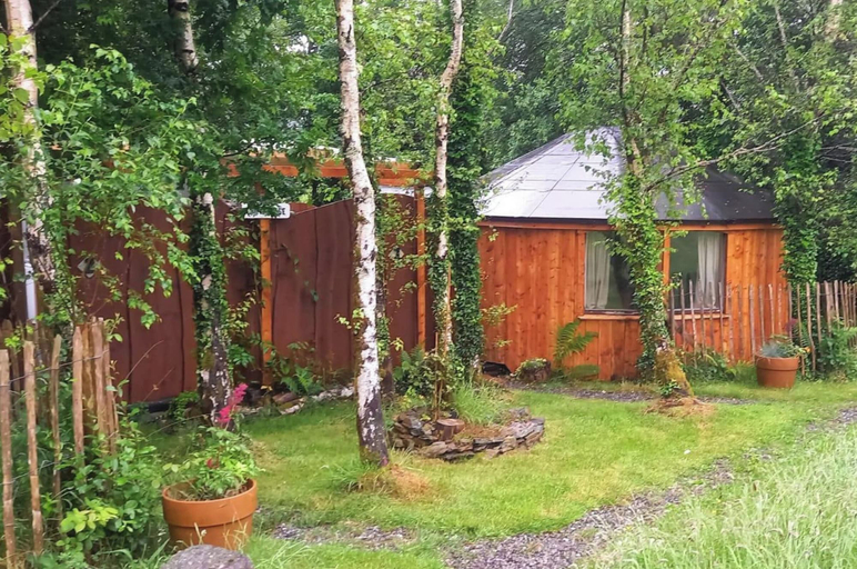 Property grounds 5, Unique Retreat Sleeps 2 With Hot Tub & Pets Ok