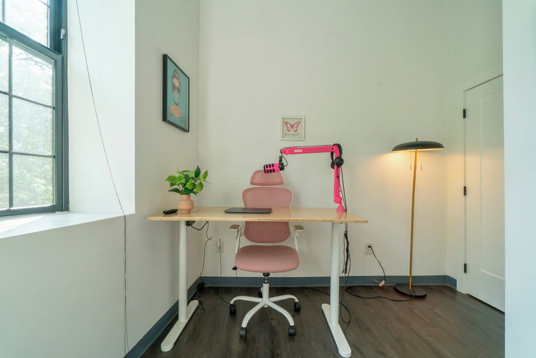 In-room business center, Holiday Lofts NYC, Newark