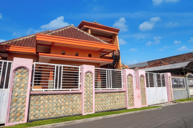 Front of property 4, OYO 95290 Incess Diana Syariah, Probolinggo