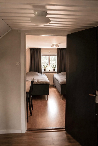 Room 2, House with 8 beds in Fornasa, Motala