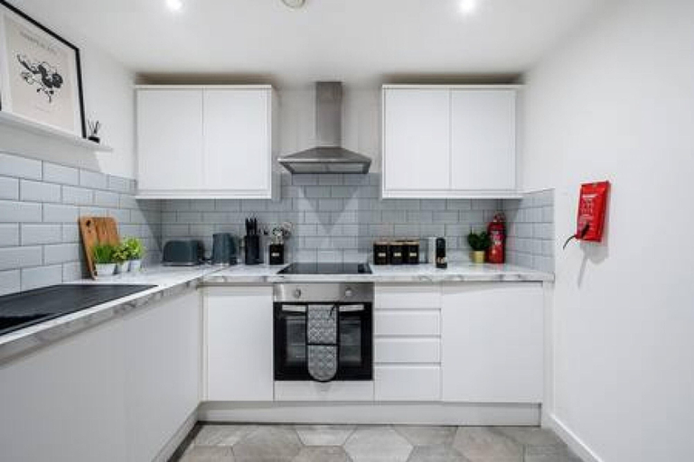 Room 4, Host Stay Halifax House Living, Sefton