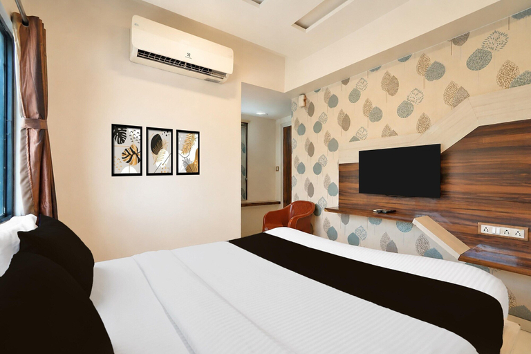 Room 4, Classic Red Apple, Ahmadabad