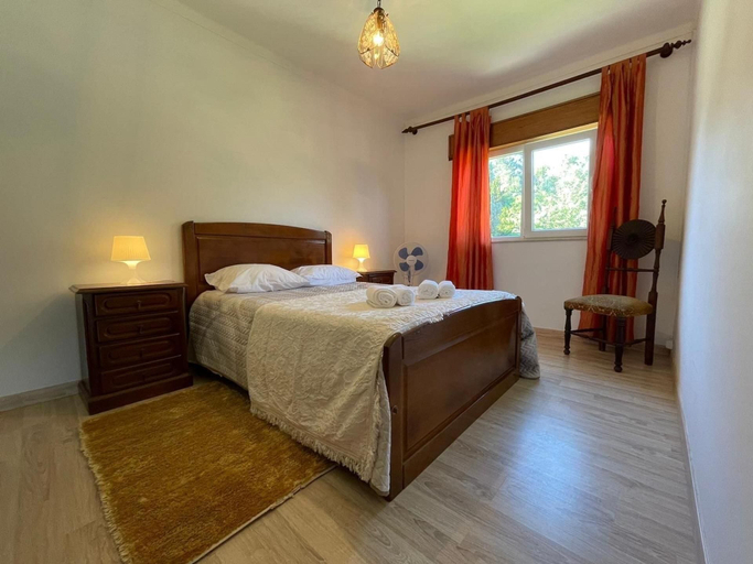 Room 2, 3-bed - Sleeps 6 - Private Pool - Aircon - Pets, Terras de Bouro