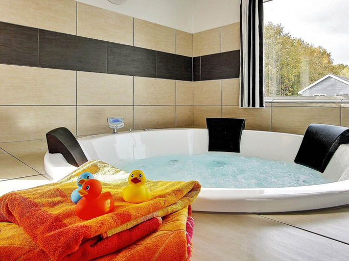 Bathroom, Spacious Holiday Home in Glesborg near Ocean, Norddjurs