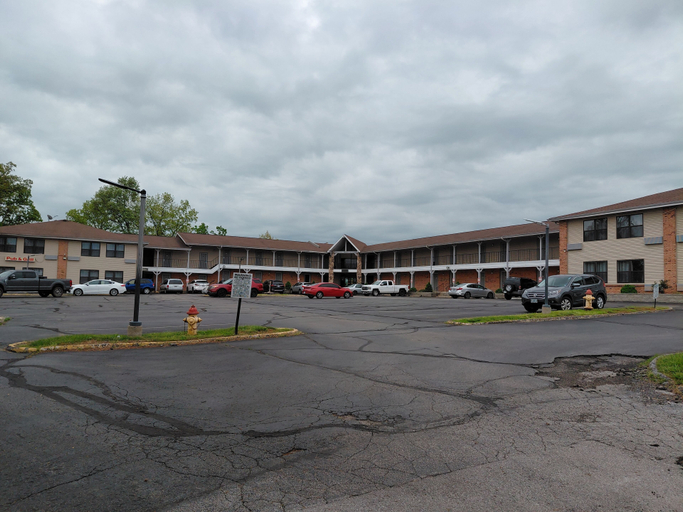 Exterior & Views 1, Days Inn by Wyndham Lake Saint Louis, Saint Charles