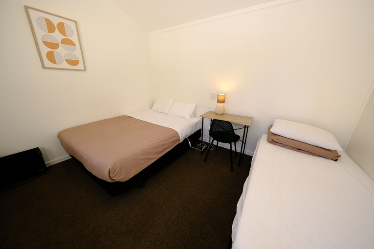 Room 2, Ata Studios at Sundale Holiday Park, Queenstown-Lakes