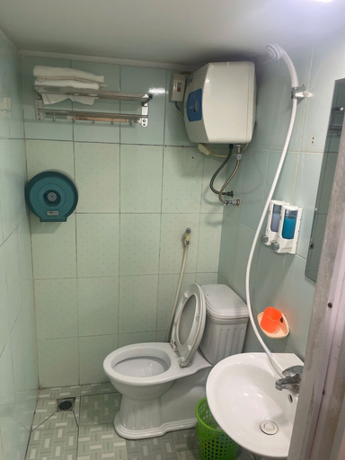 Bathroom, Khanh Hong Hostel - by BAYOTA, Thanh Xuân