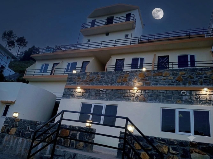 Front of property - evening/night, Malabar Cottage - Panoramic Mountain View, Dindigul