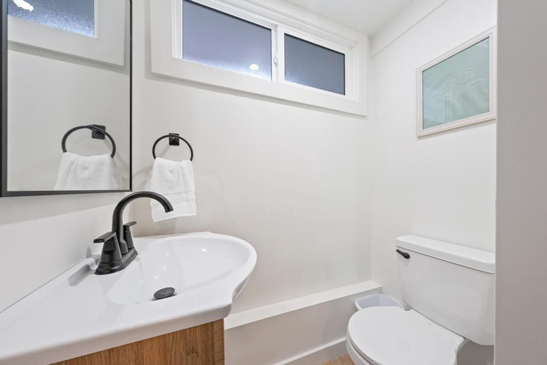 Bathroom 3, Big Island Kahaluu Surf Boutique #3 2 Bedroom Apts