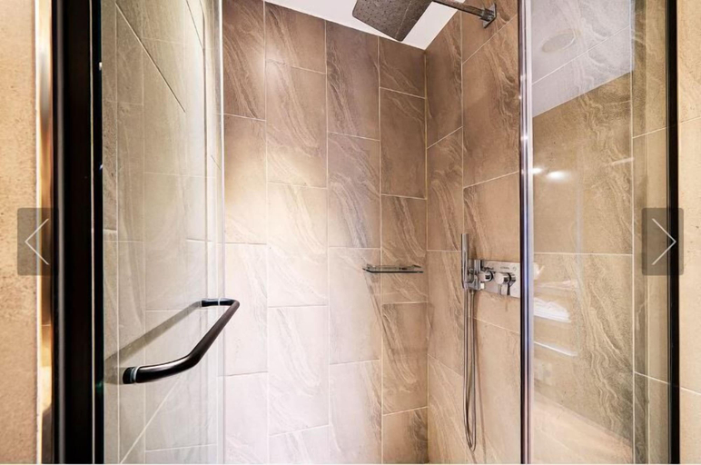 Bathroom 5, The Brain Hotel, Gangseo