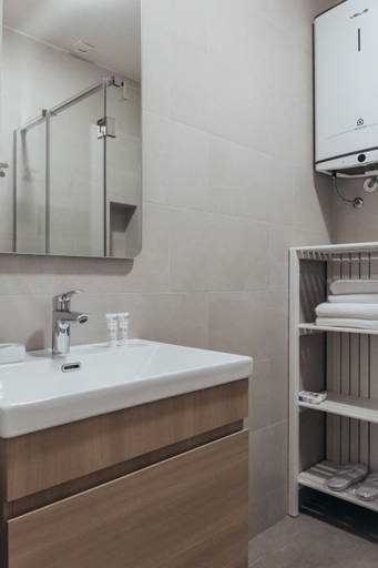 Bathroom 3, Nar Apartments