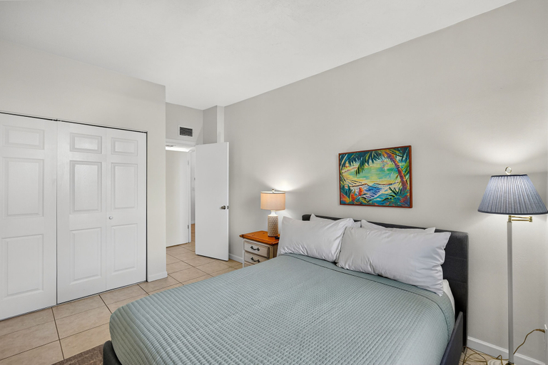 Room 3, 2BD Condo with Pool and Patio Ground Floor, Sarasota