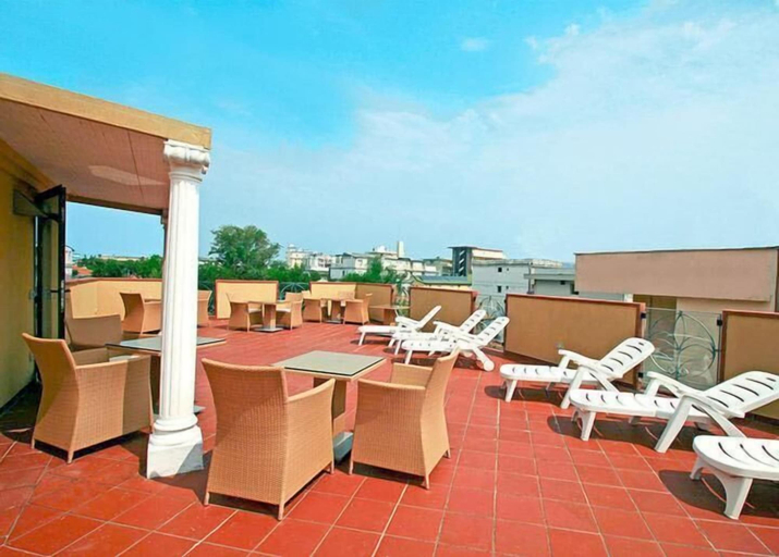 Terrace/patio 2, Hotel Trieste, Rimini