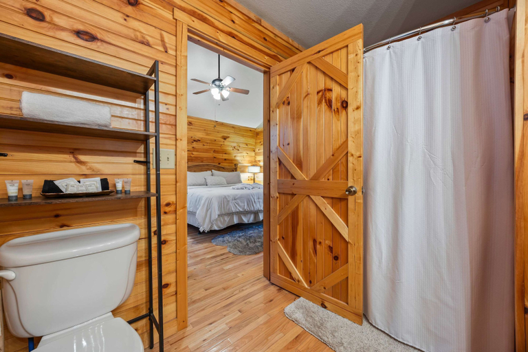 Room 2, Cozy Cabin in Mountains Firepit Views Games, White