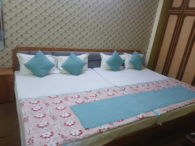 Room 2, Shri Radhakunj Guest house, Varanasi
