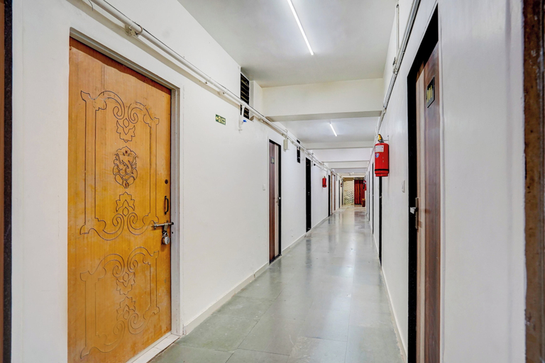 Interior 3, Collection O Prahlad Nagar Road, Ahmadabad