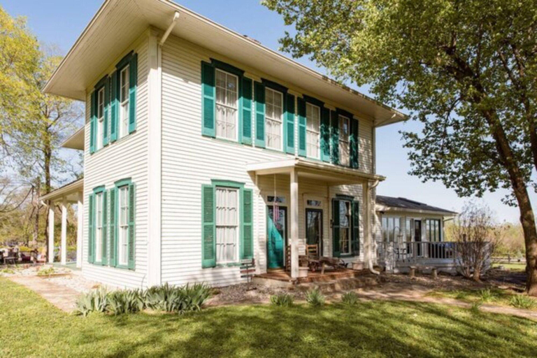 Exterior & Views
