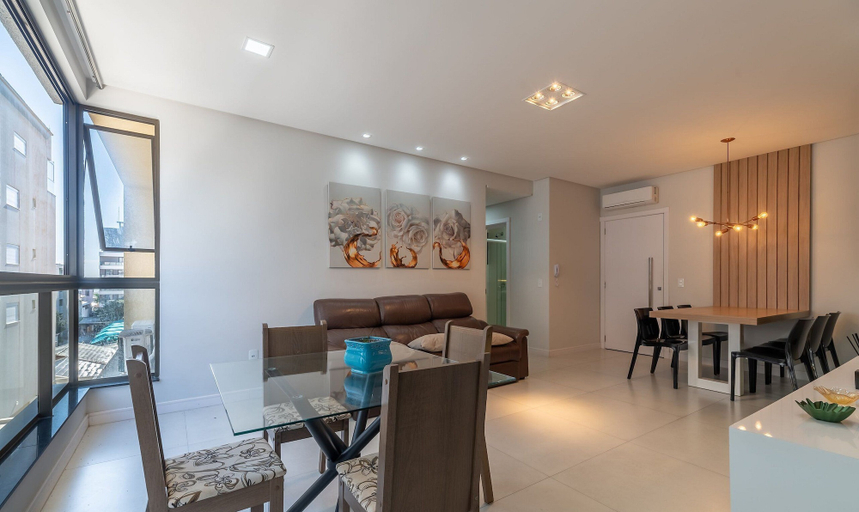 Dining 2, 2BR Apt w/ BBQ 300m From Beach Drl0207, Bombinhas