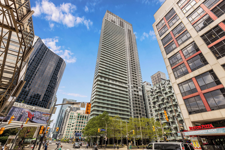 Exterior 3, The Colin Suites - Downtown Toronto, Toronto