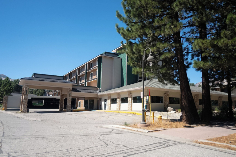 Exterior & Views 2, Shilo Inns Mammoth Lakes, Mono