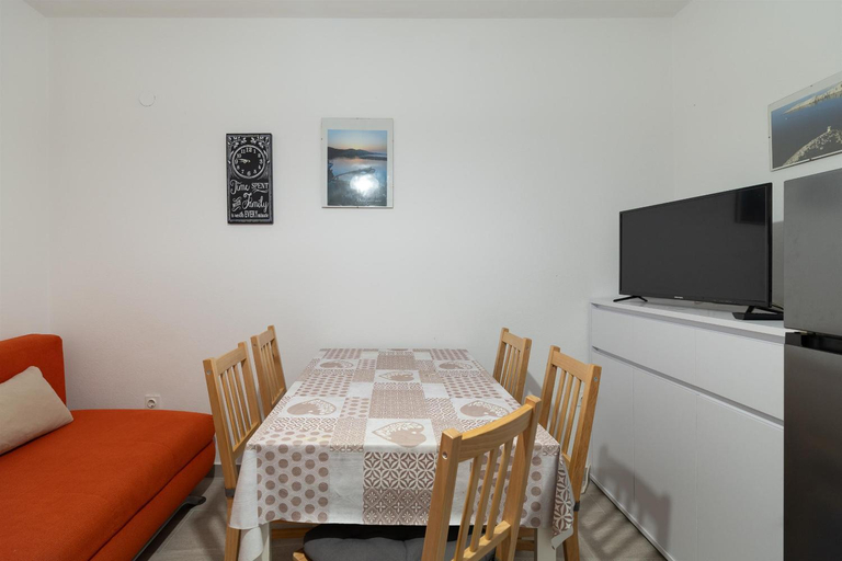 Others 5, Apartments Pere, Povljane