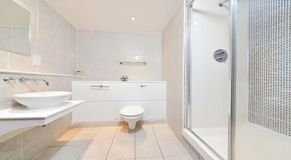 Bathroom, Student Only Gallery Apartments, Glasgow