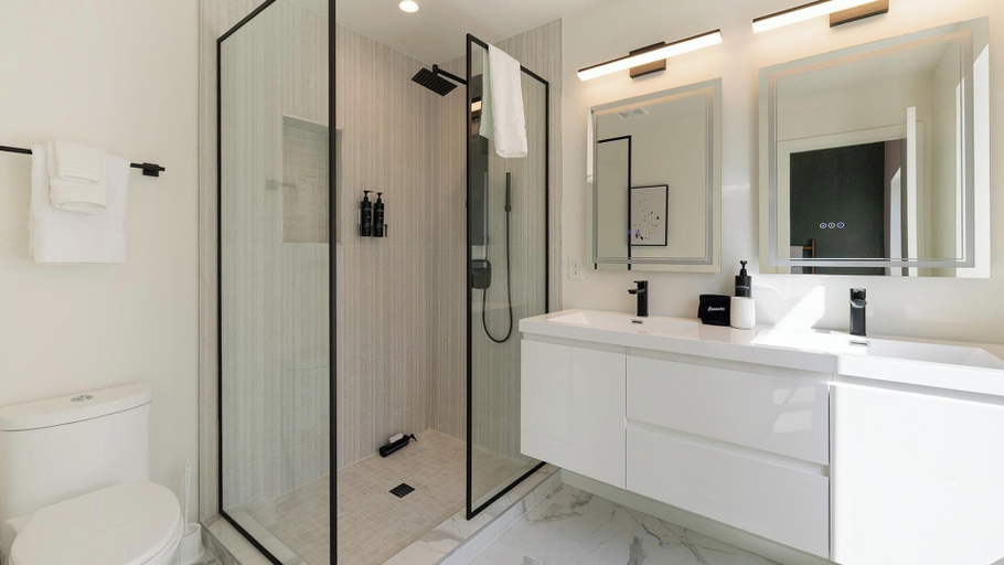 Bathroom 3, Landing Amazing 3BD in Dallas, Dallas