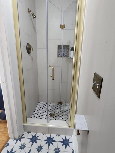 Bathroom 4, The Goose Crown Inn of Stoughton, Dane