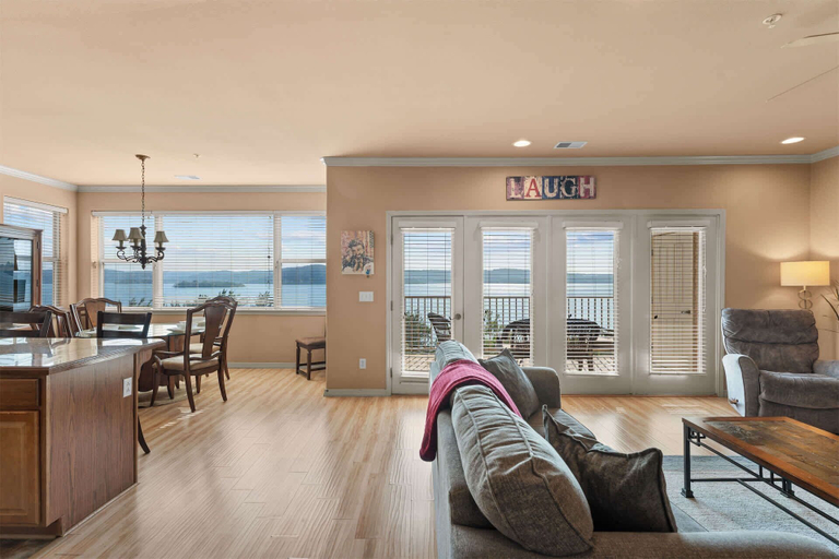 Living area 4, Smirnoff Pointe - Lakefront, Taney