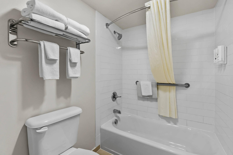 Bathroom 4, Quality Inn Kinston Hwy 70, Lenoir