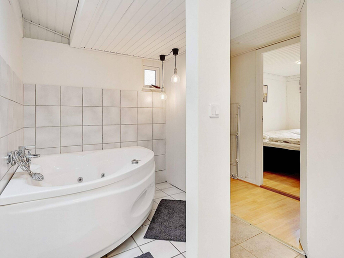 Bathroom 4, 8 Person Holiday Home in Romo, Tønder