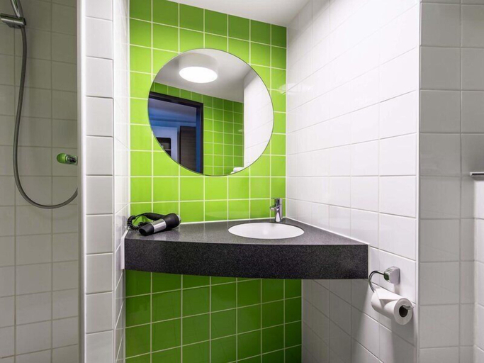 Bathroom 5, B&B Hotel Neu-Ulm, Neu-Ulm