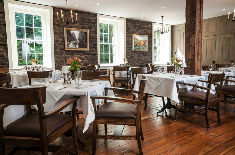 Dining, Golden Pheasant Inn, Bucks