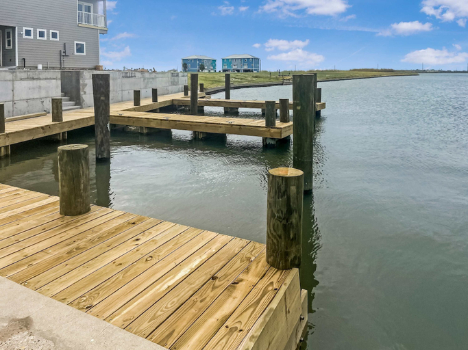 Room 3, Latitude Adjustment Boat Slip Walk to Beach Pool, Nueces