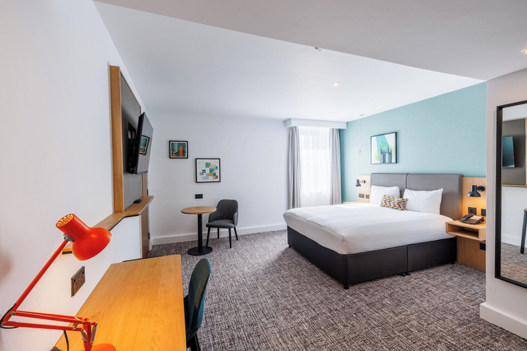 Bedroom 3, Holiday Inn STEVENAGE by IHG, Hertfordshire